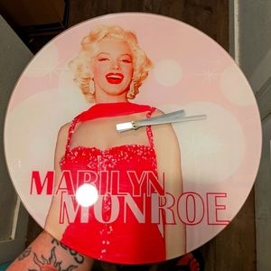 Marylm Monroe wall clock